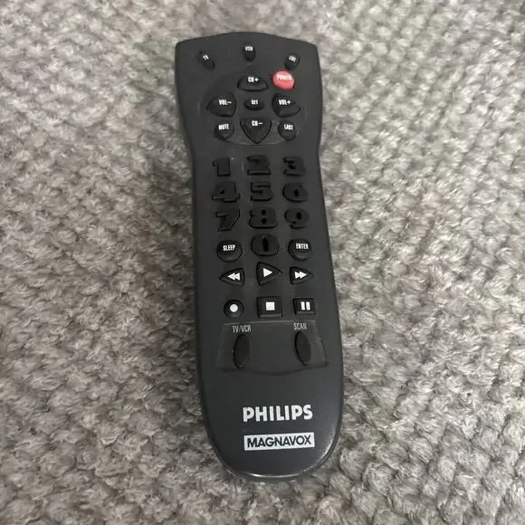 PHILLIPS MAGNAVOX TV VCR CBL #REM110 Three Device Universal Remote