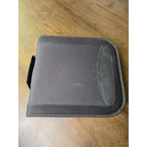 Vintage CD/DVD Nylon‎ carrying case holder with strap-holds 32 CD's