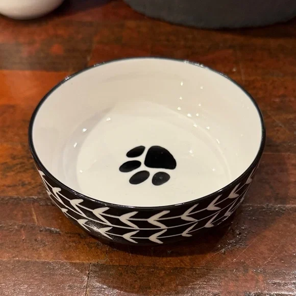 Black and White Pet Bowl with Paw Print (17)