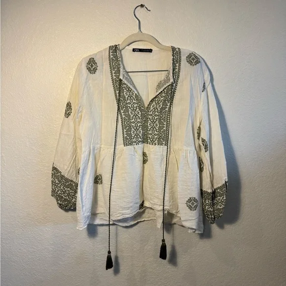 Zara White and Green Embroidered Puff Sleeve V-Neck Bohemian Tassel Top Size M