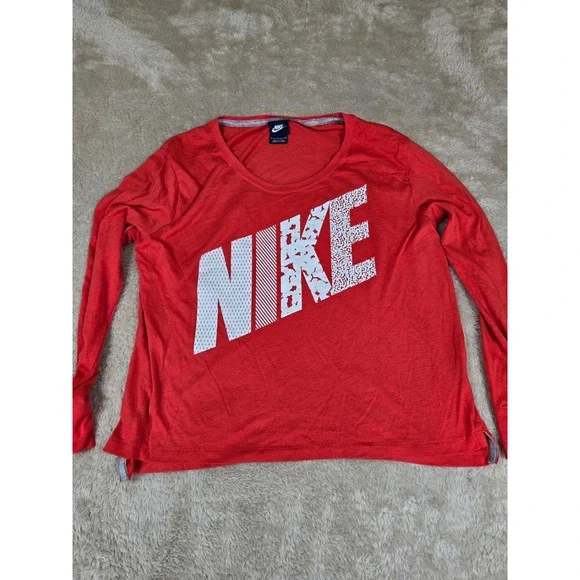 Nike Women's Red Long Sleeve Athletic‎ T Shirt Size S Logo Graphic Top
