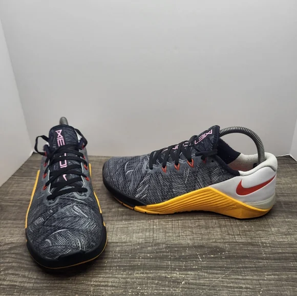 Nike Metcon 5 Womens Size 9 Gray Black White Athletic Running Shoes Sneakers