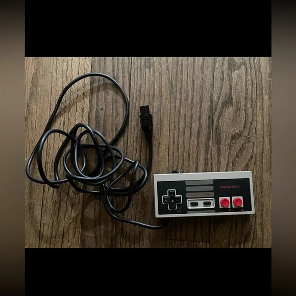 Vintage Nintendo NES-004 Game Controller