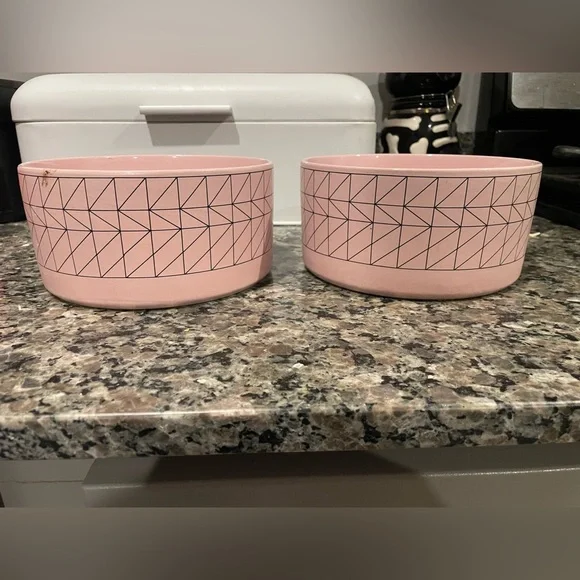 Medium pet bowl