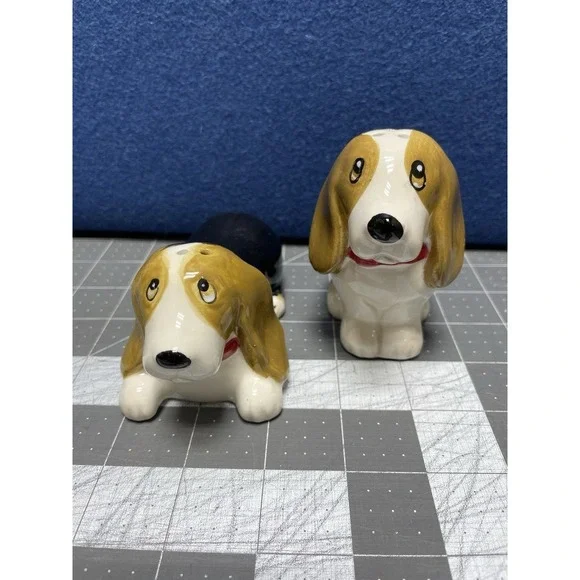 Pioneer Woman Charlie and Walter Bassett Hound Dogs Salt and Pepper Shaker Set