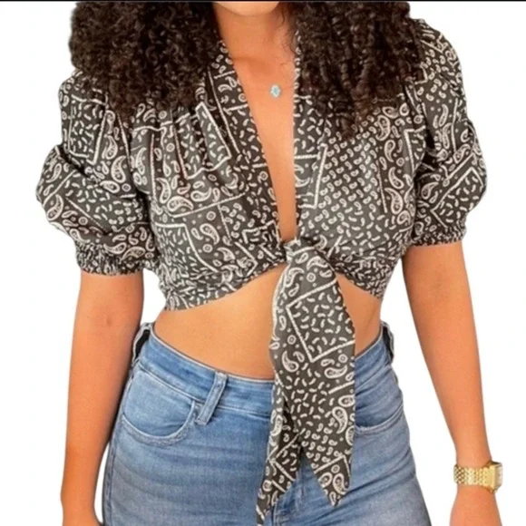 ZARA Paisley Print Crop Tie Front Puff Sleeve Blouse Top Back and White Womens S