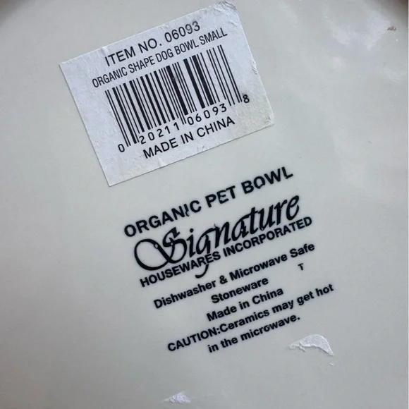 Signature Collections White Organic Ceramic Pet Bowl with Dog Design