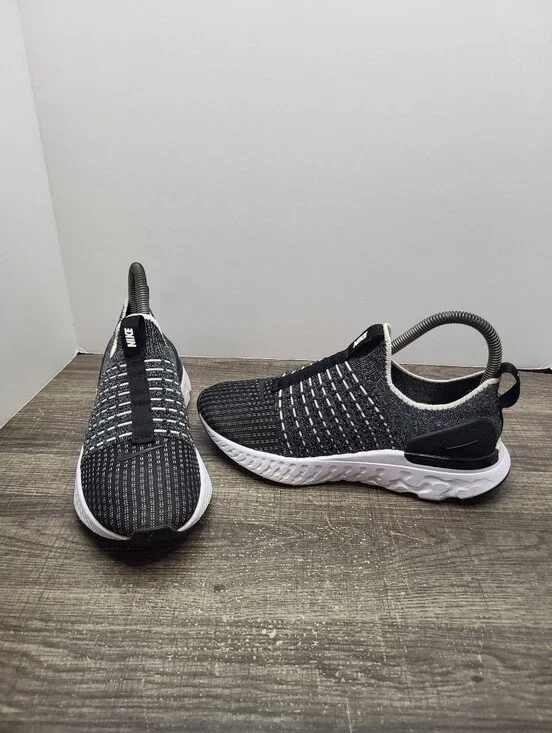 Nike React Phantom Run Flyknit 2 Women's Size 6 Running Shoes Black White Oreo