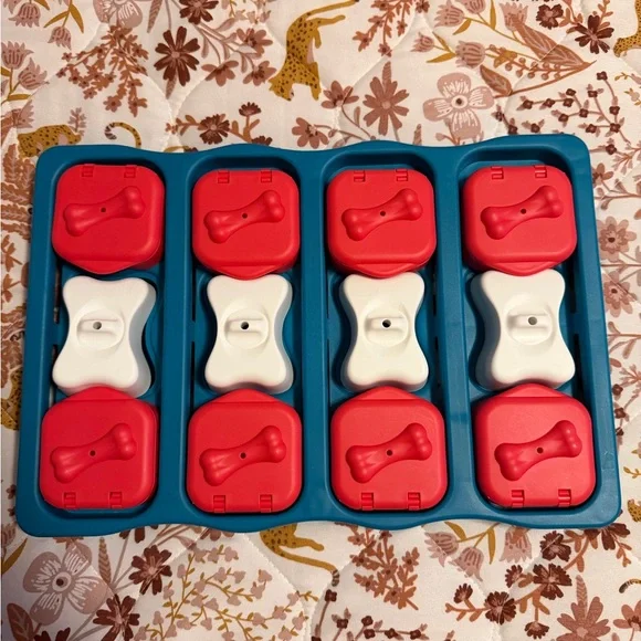 Outward Hound Interactive Dog Feeder / Puzzle