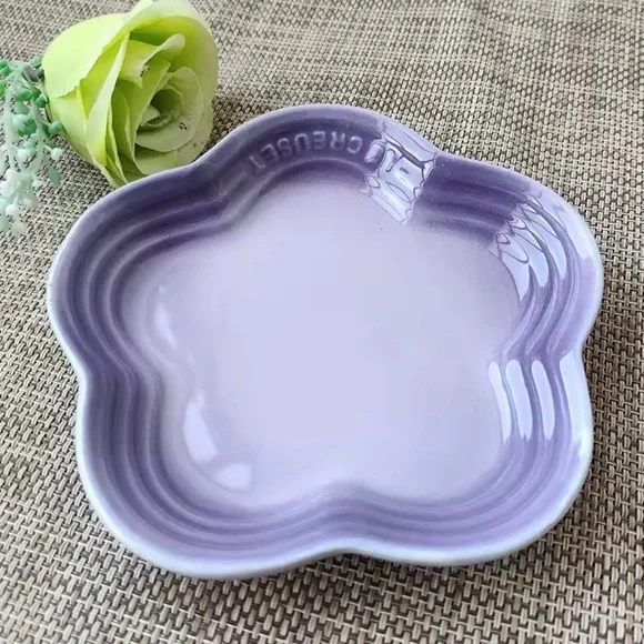 Le Creuset Stoneware Flower Petal Scalloped Trinket Dish Plate Tray