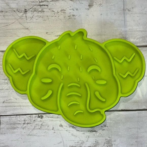 NEW PET LICKING ELEPHANT SHAPED MAT