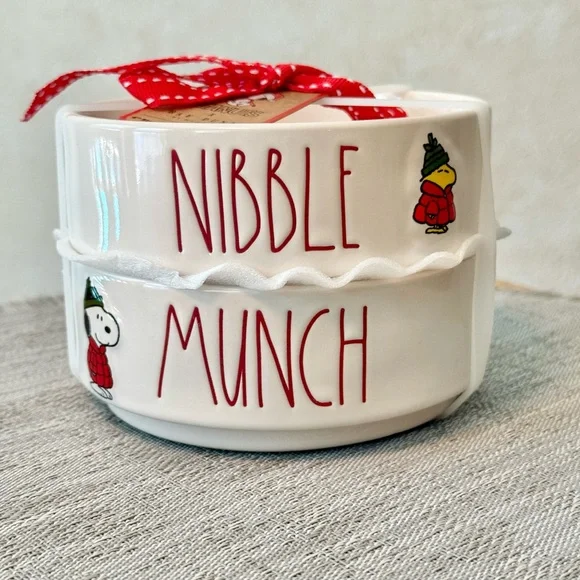 Peanuts + Rae Dunn Snoopy NIBBLE & MUNCH Set of 2 Holiday Pet Food Bowls NEW!!
