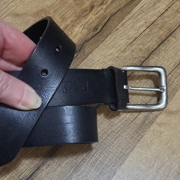LEVI'S Black Leather Boys Belt - S 22-24
