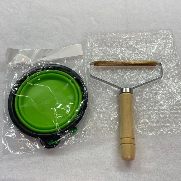 Travel Silicone Collapsable Pet Bowl & Carpet Scraper NWOT