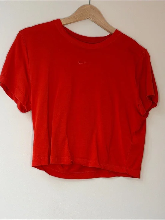 Nike Women's Red Cropped Tee (I'm small) fits perfect