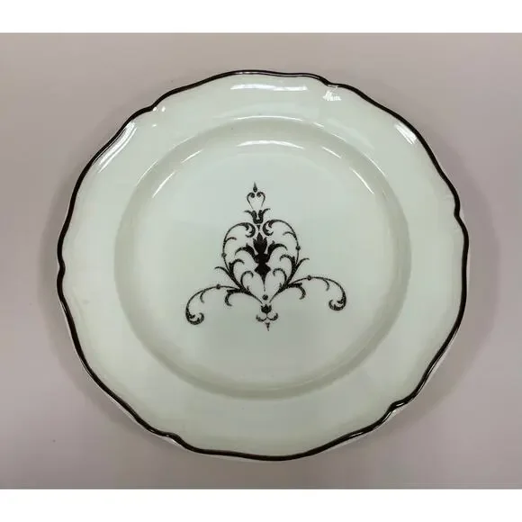 Wedgwood Queen's Ware Queen's Filigree Plate. KK412