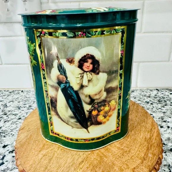 Vintage‎ Avon Tea Tin with Winter Scene Made in England
