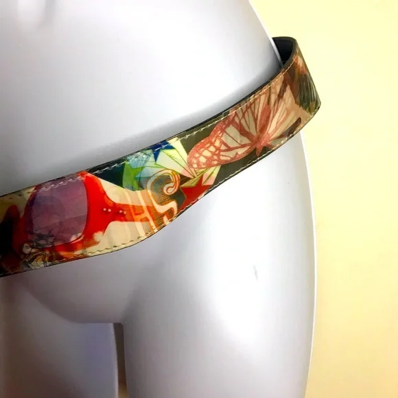 Holographic belt with different photos