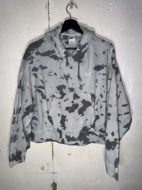 Nike Women's Sportswear Essential Tie-Dye Cropped Hoodie DM6716-010