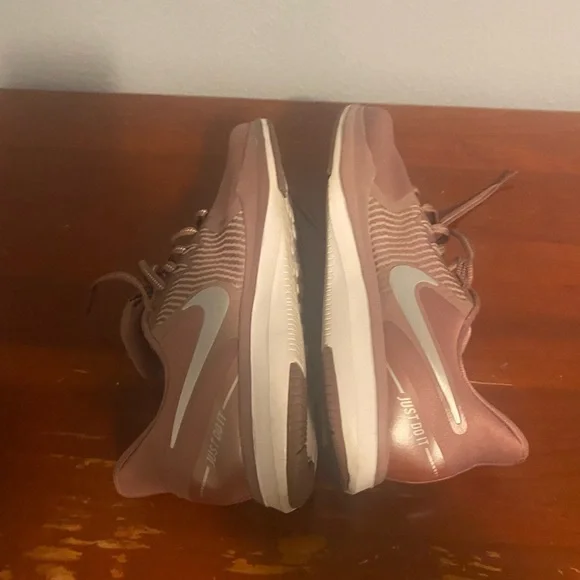 Nike Women's Rose Athletic Shoes in season tr
