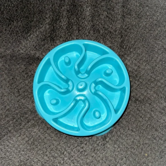 Slow-Feed Pet Bowl in Turquoise Blue for Dogs