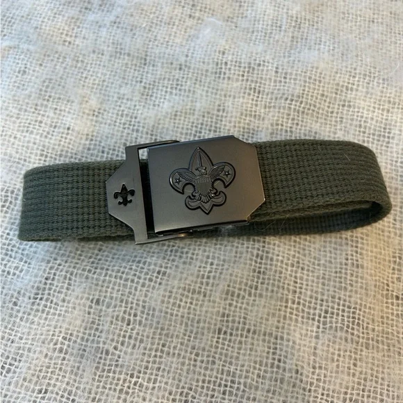 Boy Scouts of America olive green belt Size M/L 42” EUC