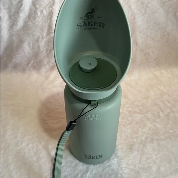 SÄKER Portable Dog Water Bottle, Collapsible Water Bottle for 18.6 Ounces Olive