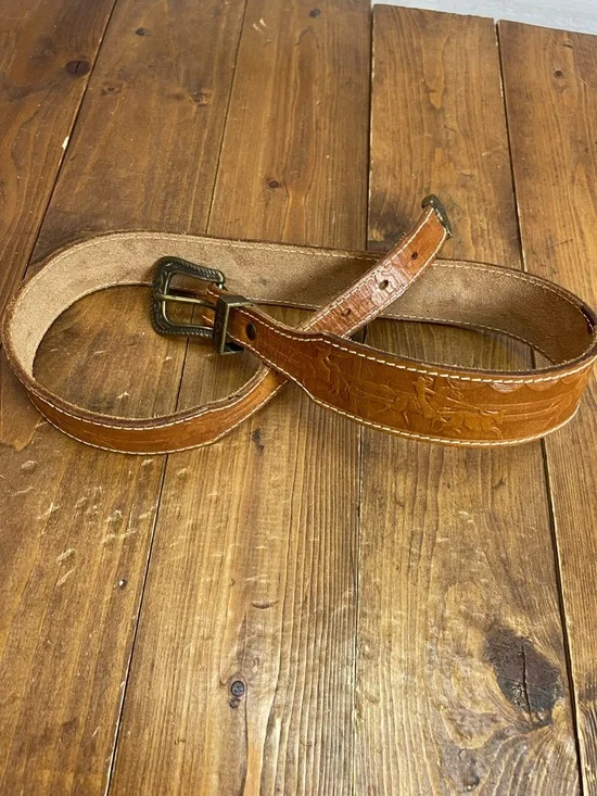 Kids tan leather western belt size large embossed