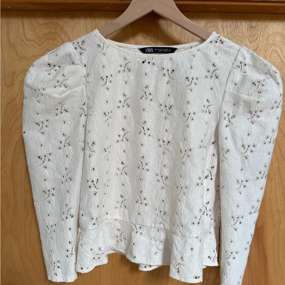 Small Zara Ivory Cream Eyelet Lace Blouse Embroidery Ruffle Puff Sleeve Romantic