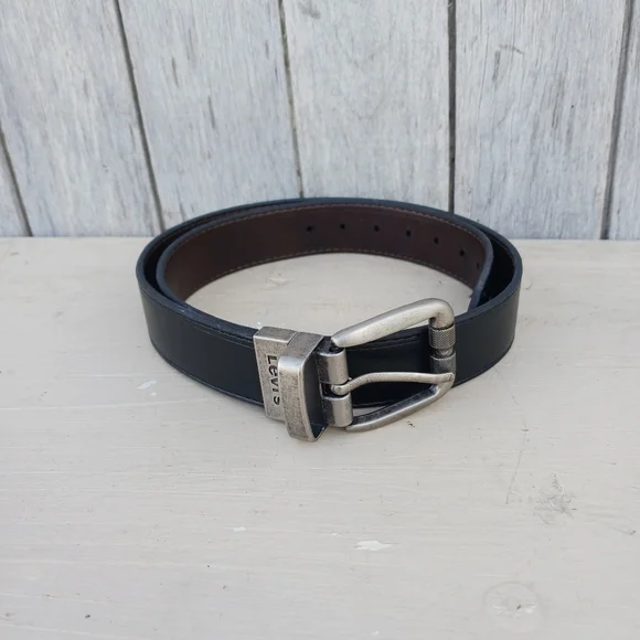 Levis Faux Leather‎ Belt Youth Size L 30/32 Silver Buckle Solid Black Classic
