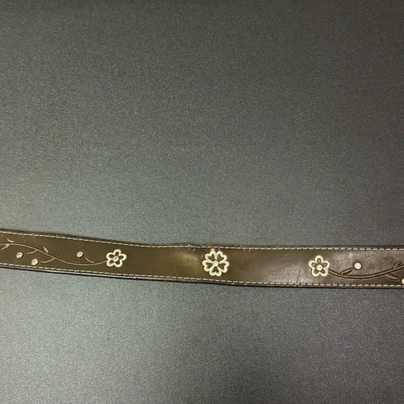 Girls Ariat size 26 genuine, leather western belt