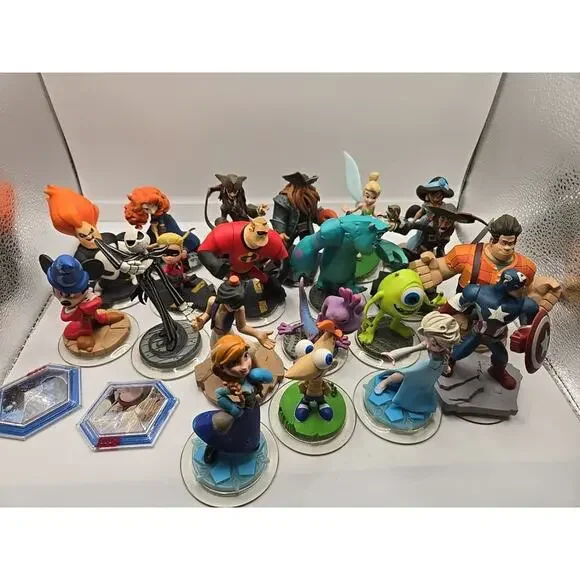 DISNEY INFINITY LOT OF 21 FIGURES USED Plus Discs