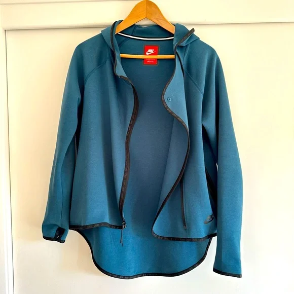 NEW NIKE Hooded‎ Sweatshirt, Flowy Fit
