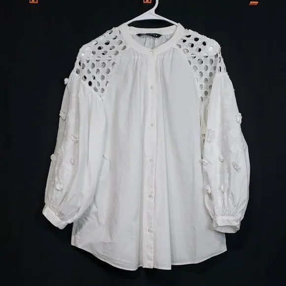 Zara Embroidered Cotton Button Up Blouse With Puff Sleeves. Size: Medium