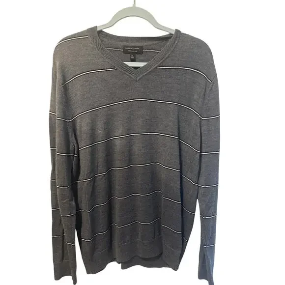 ⭐️ Men’s Banana Republic Merino Wool V-Neck Gray Sweater Size XL Preppy Acadamia