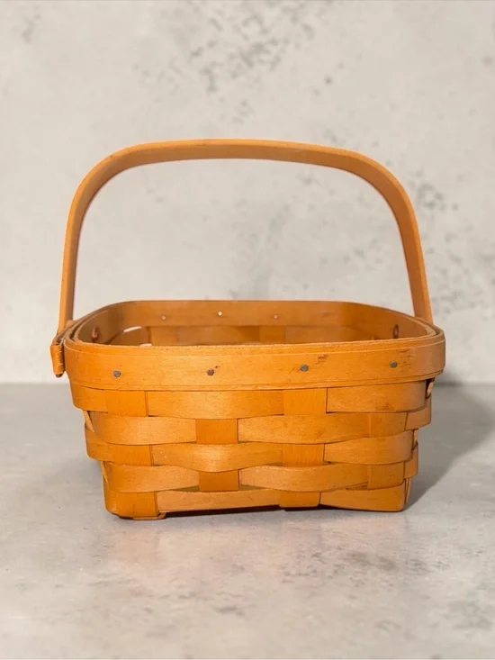 VINTAGE Longaberger Medium Berry Basket - 1999