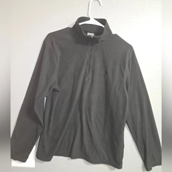 FINAL SALE! $8 The North Face TKA 100 Black Sweater Size small