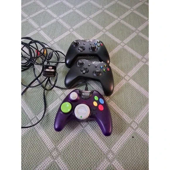Video Game Controller Lot Xbox. VsMaxx. Read