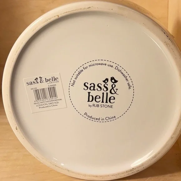 “I’M A DOG/what’s your super power” stoneware dog bowl w/gold lettering