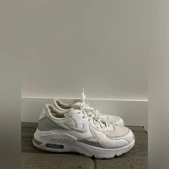 Nike AIR MAX EXCEE Women's White CD5432-121 Athletic Sneaker Shoes, size 9