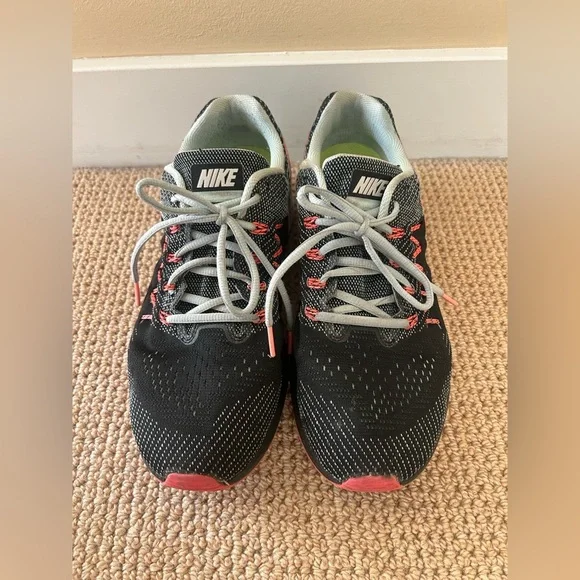 Nike Air Zoom Vomero Women's Black and Coral Athletic Running Size 10.5