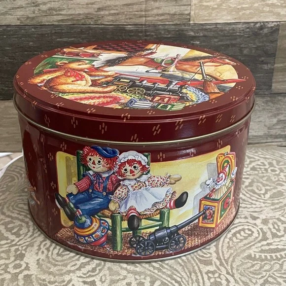 VINTAGE Tom Sturgis Tin Round Vintage Raggedy Ann Toy Decor Storage