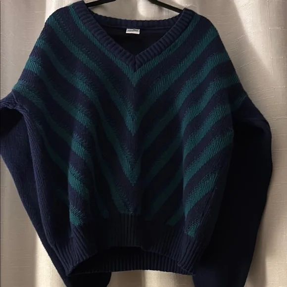Vintage‎ 90’s Puma V-Neck chevronSweater - 50% Wool/50% Acrylic