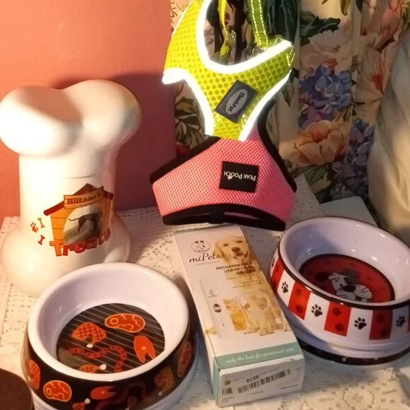 DOG TREAT JAR, PET NAIL GRINDER, 5 FOOD DISHES & 2 HARNESSES, 1 LARGE & 1 SMALL