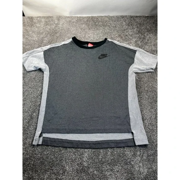 Nike Shirt Womens XL Rally Short Sleeve Crewneck‎ Red Label Pullover Black Gray