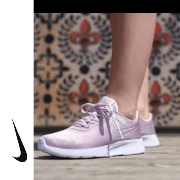 NIKE TANJUN PINK SATIN RUNNING SNEAKER