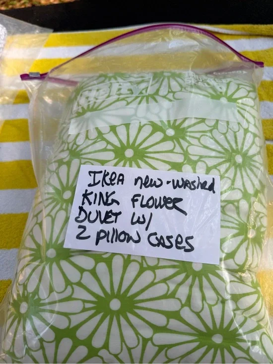 IKEA Green and White Floral King Duvet Cover Set w two cases. Green daisies