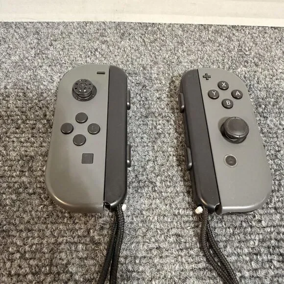 Nintendo Gray Wireless Joy-Con Controllers Pair