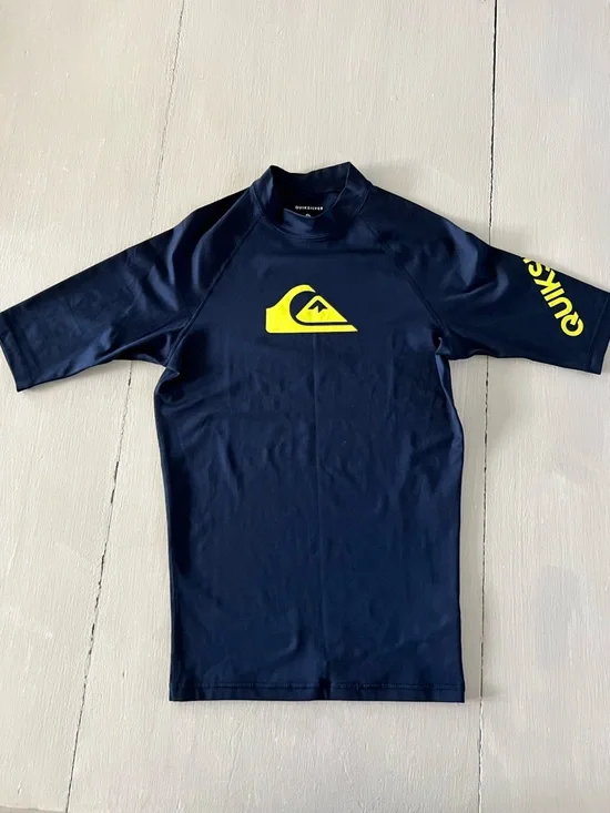 Quiksilver Navy Rash Guard Surf Shirt Yellow Logo Short Sleeve S unisex