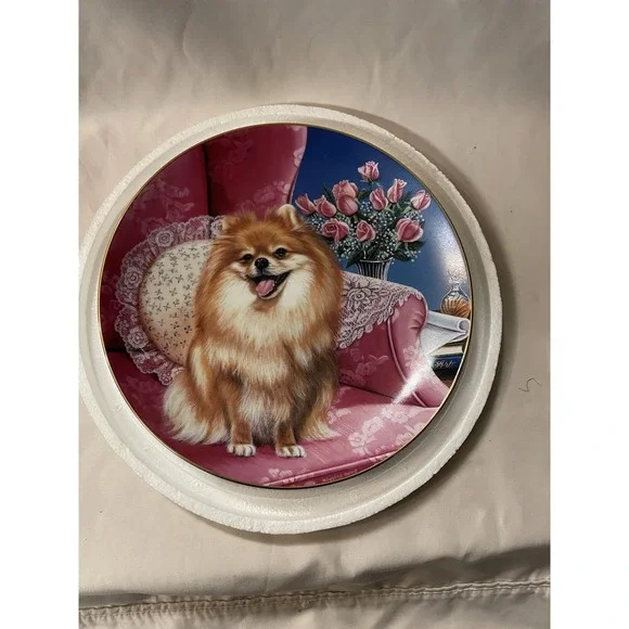 Danbury Mint PRETTY IN PINK B. Higgins Bond Pomeranian Dog Chair Sitting Plate